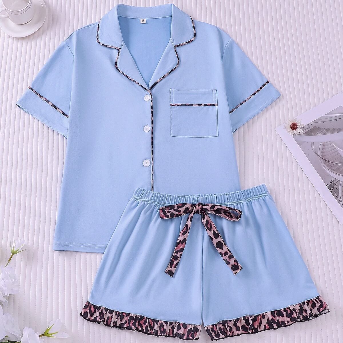 Cozy 2-Piece Short Pajama Set with Leopard Accent Bow Loungewear for Women