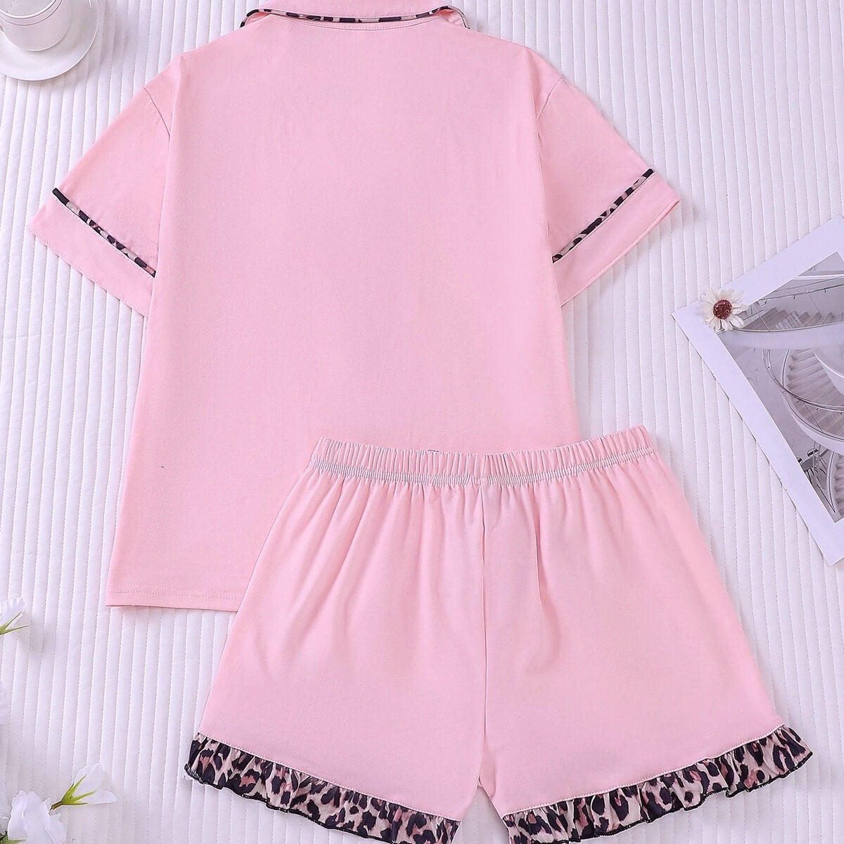 Cozy 2-Piece Short Pajama Set with Leopard Accent Bow Loungewear for Women