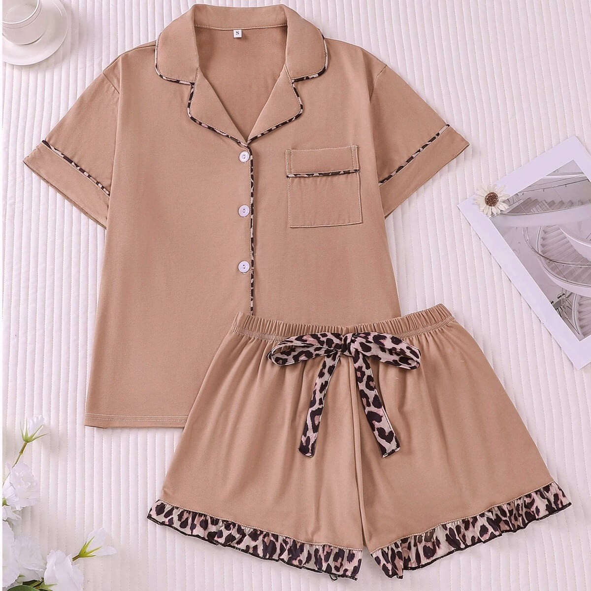 Cozy 2-Piece Short Pajama Set with Leopard Accent Bow Loungewear for Women