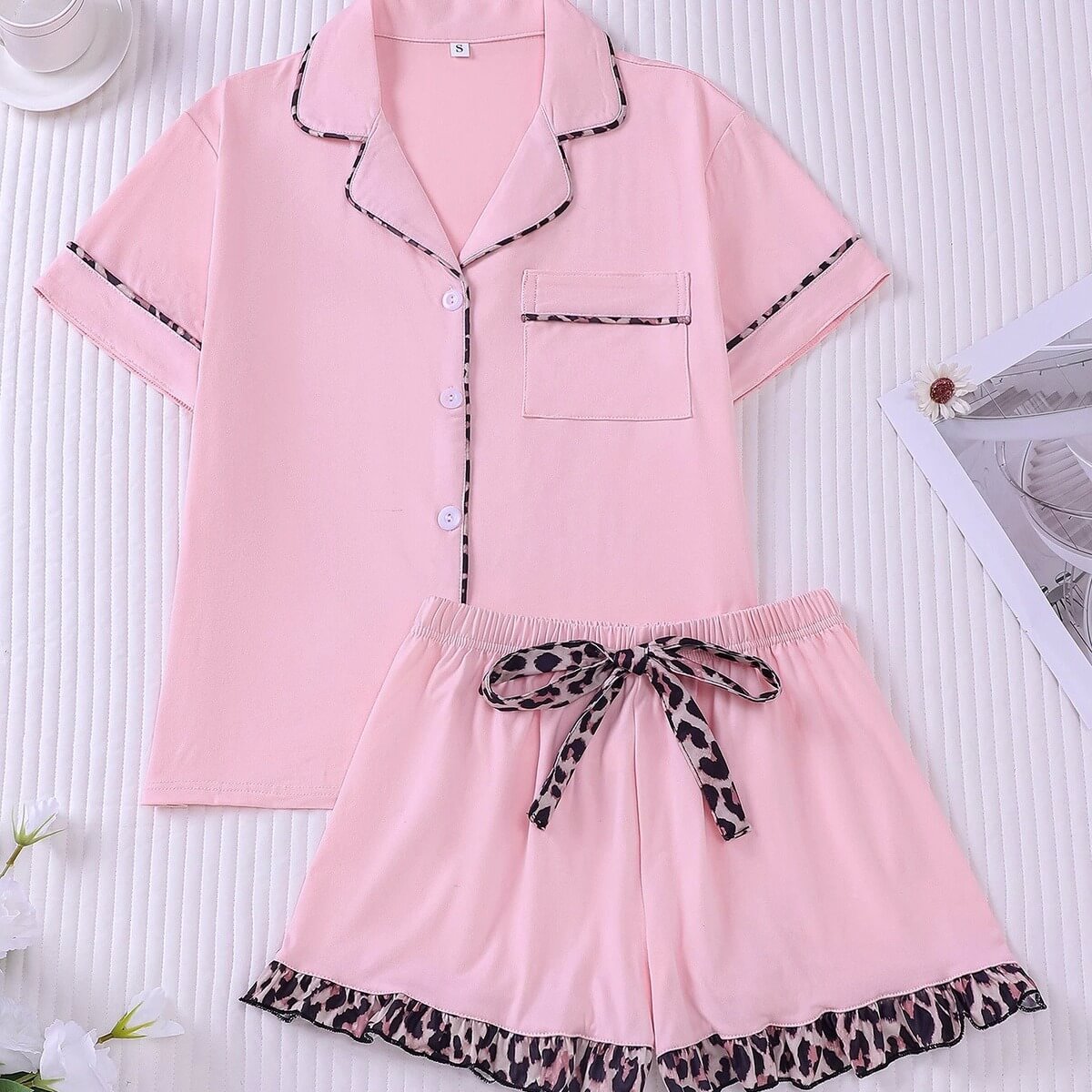 Cozy 2-Piece Short Pajama Set with Leopard Accent Bow Loungewear for Women
